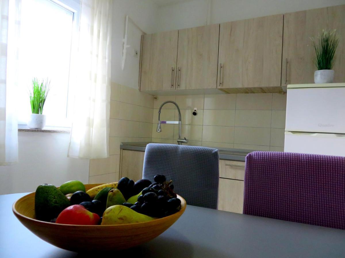Beach Apartments Roza - The Garden Apartment Biograd Na Moru Esterno foto