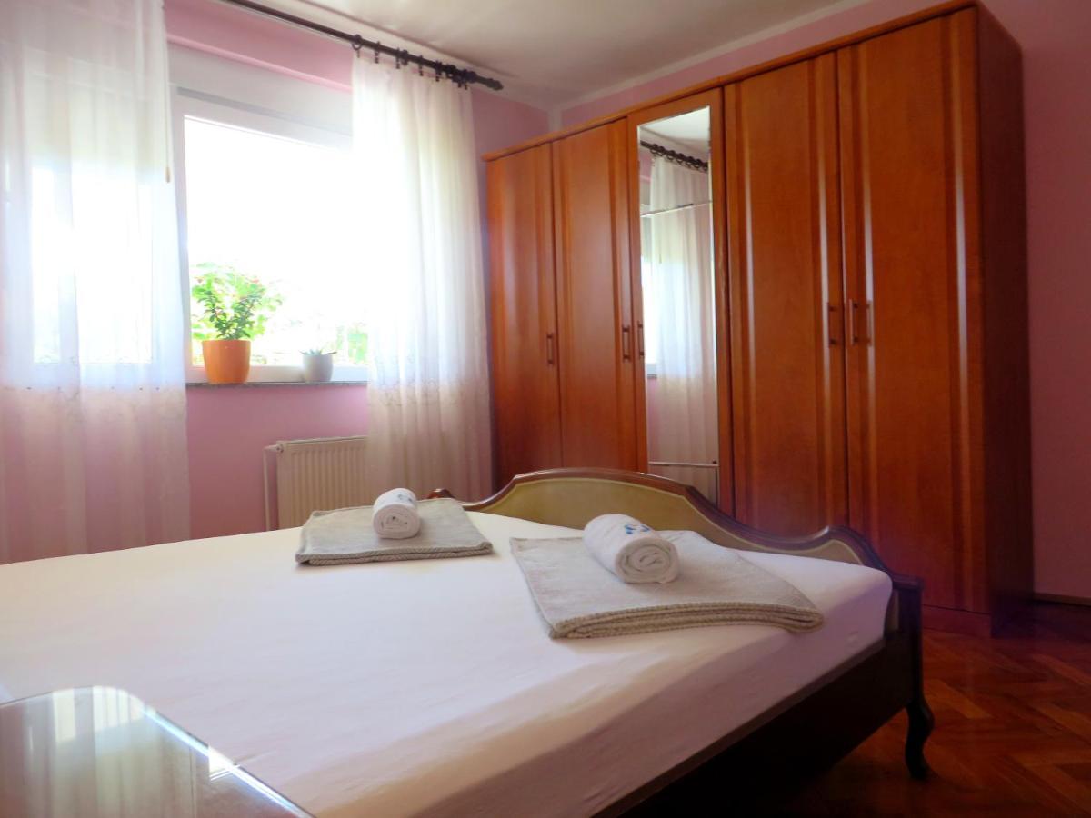 Beach Apartments Roza - The Garden Apartment Biograd Na Moru Esterno foto