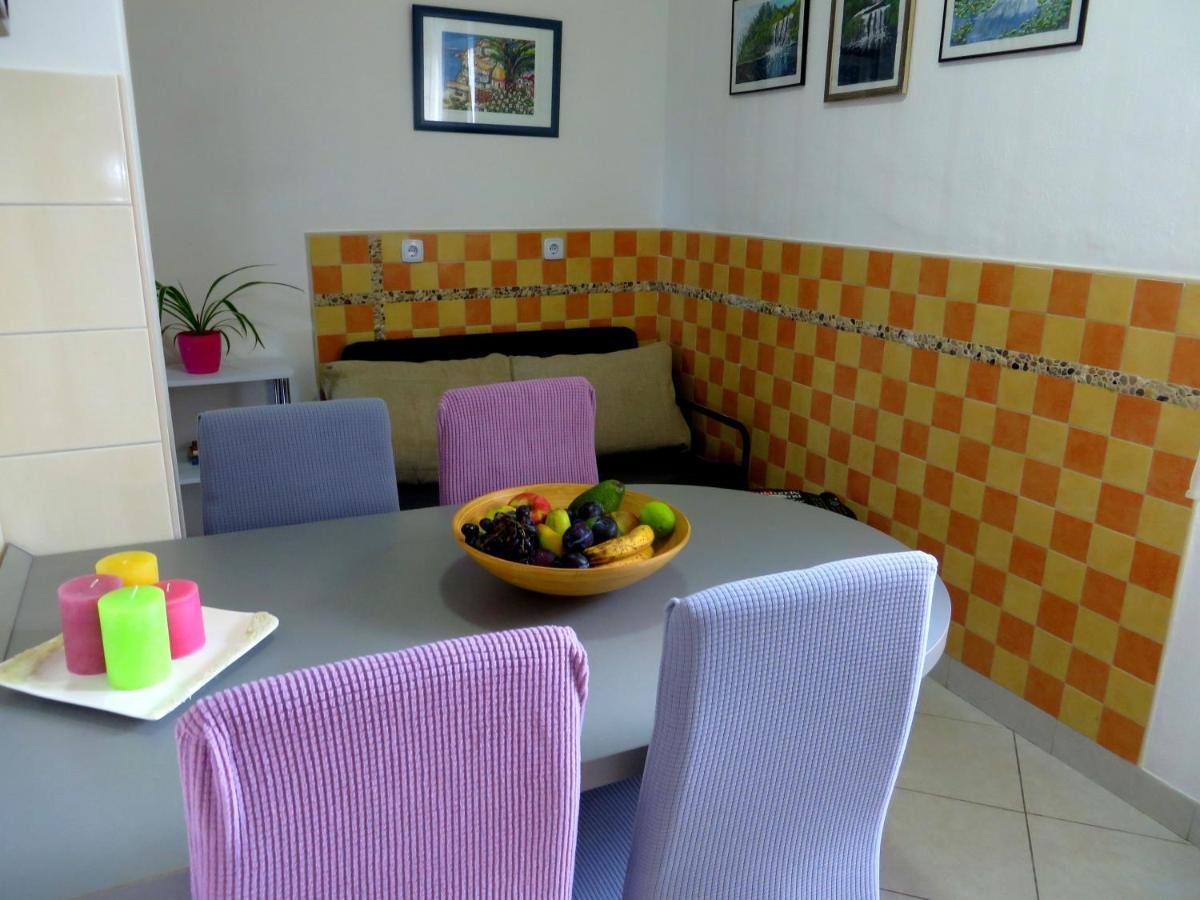 Beach Apartments Roza - The Garden Apartment Biograd Na Moru Esterno foto