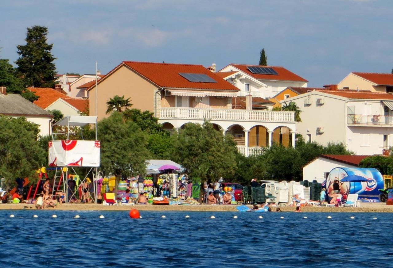 Beach Apartments Roza - The Garden Apartment Biograd Na Moru Esterno foto