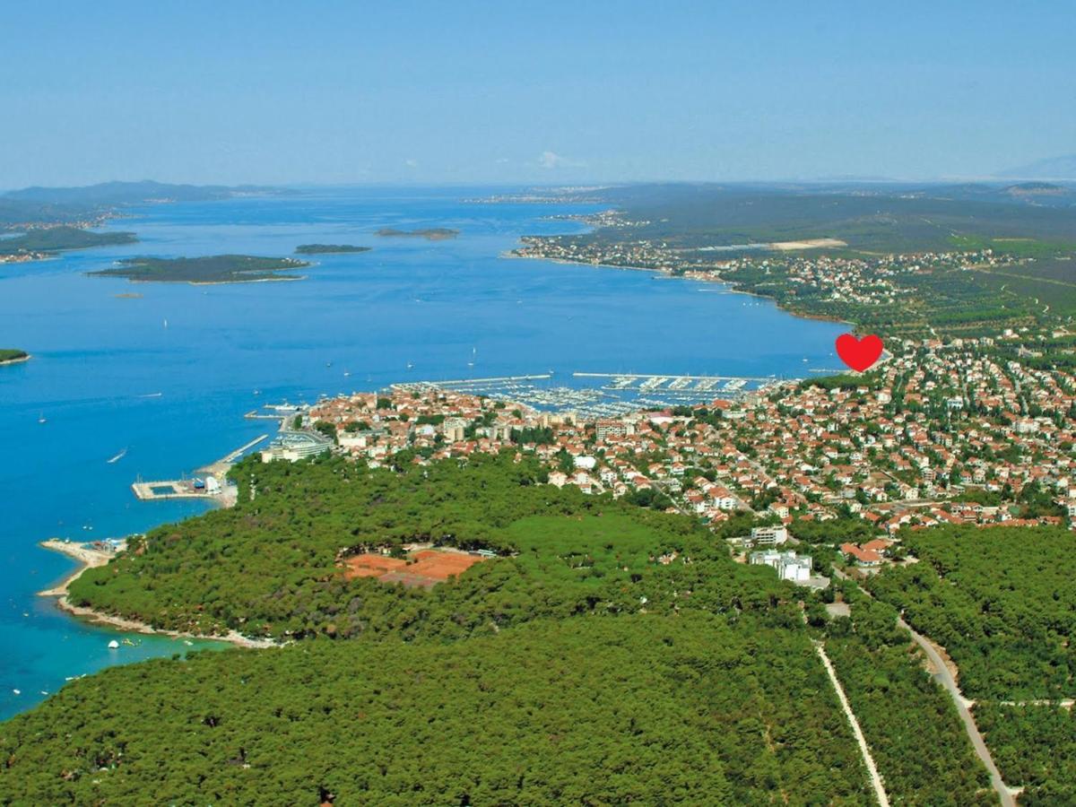 Beach Apartments Roza - The Garden Apartment Biograd Na Moru Esterno foto