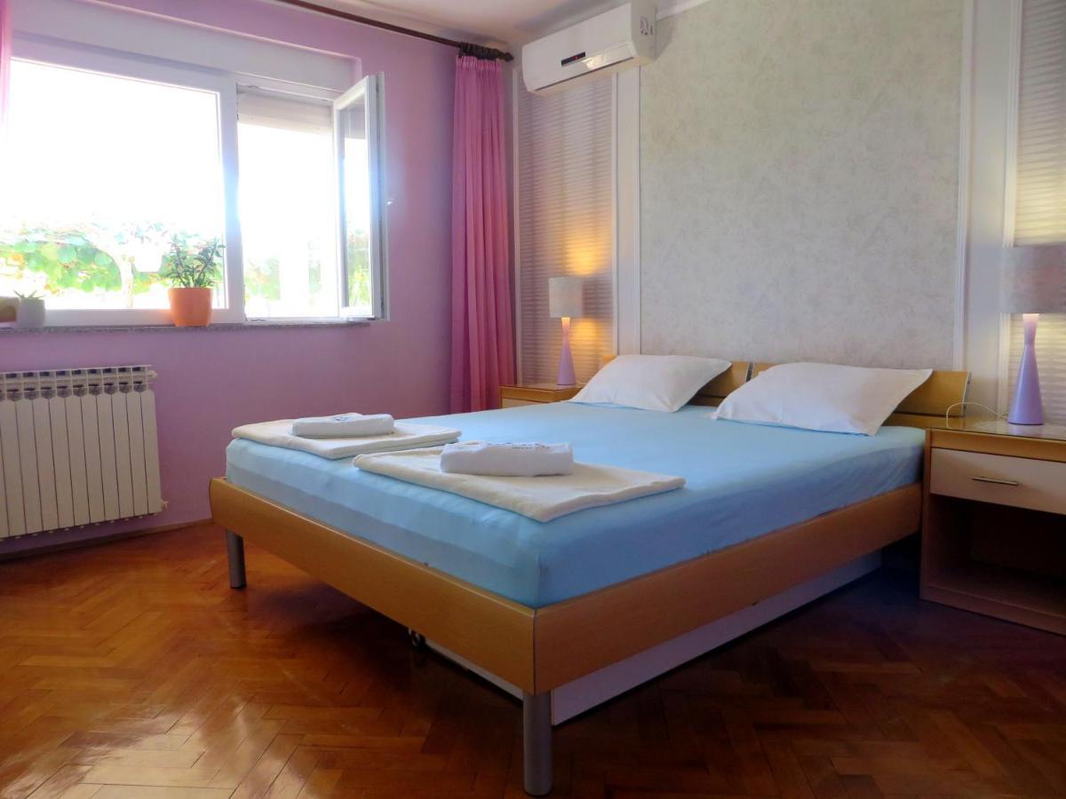 Beach Apartments Roza - The Garden Apartment Biograd Na Moru Esterno foto
